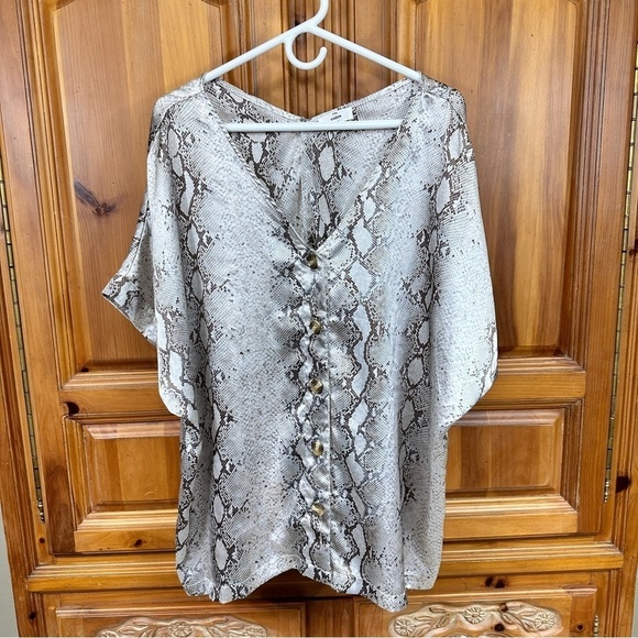 Entro Snake Print V neck Top - Picture 1 of 9